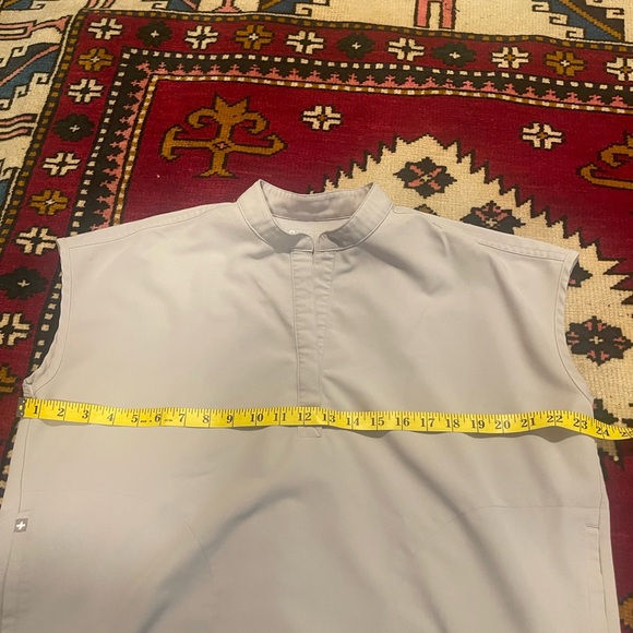 Figs scrub set tan stone color with neon yellow tie Womens size Medium - Picture 4 of 10